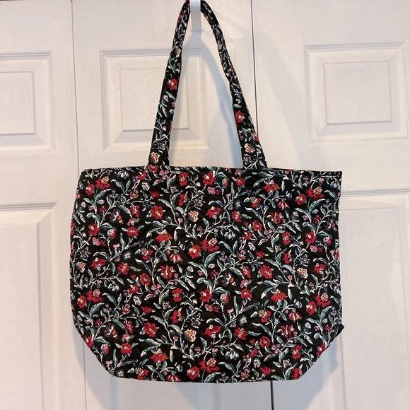 Vera Bradley Handbags - 🌹🌹🌹 Vera Bradley Grand Tote Perennial Noir Large Floral Tote